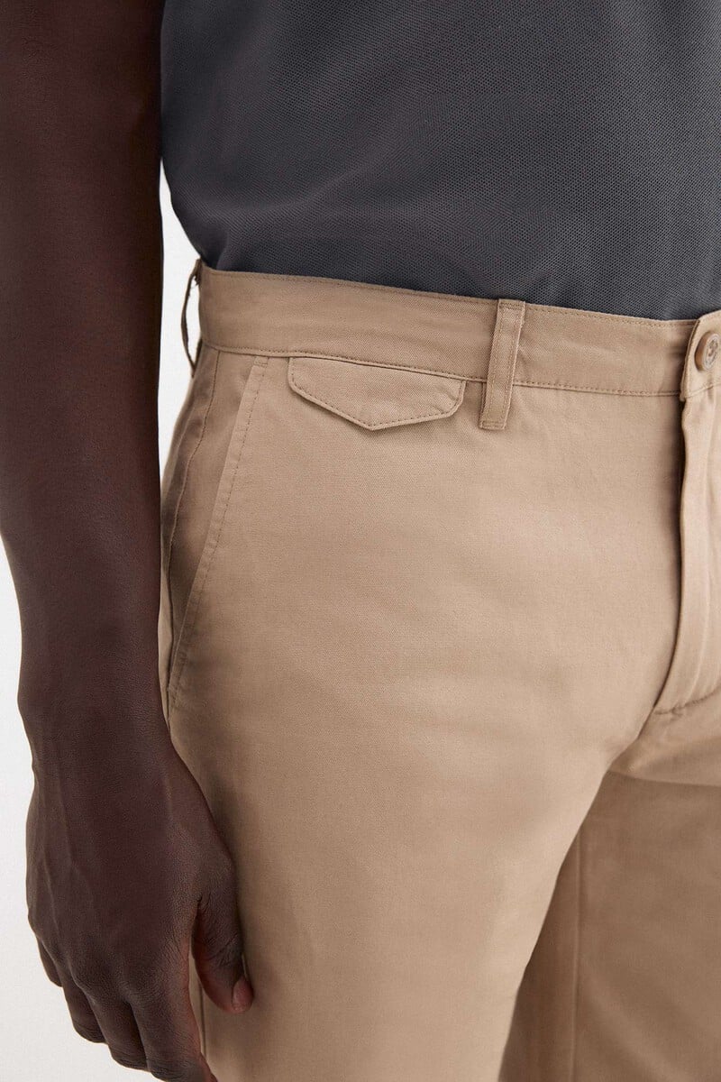 Pantallona të shkurtra, Pedro Del Hierro
