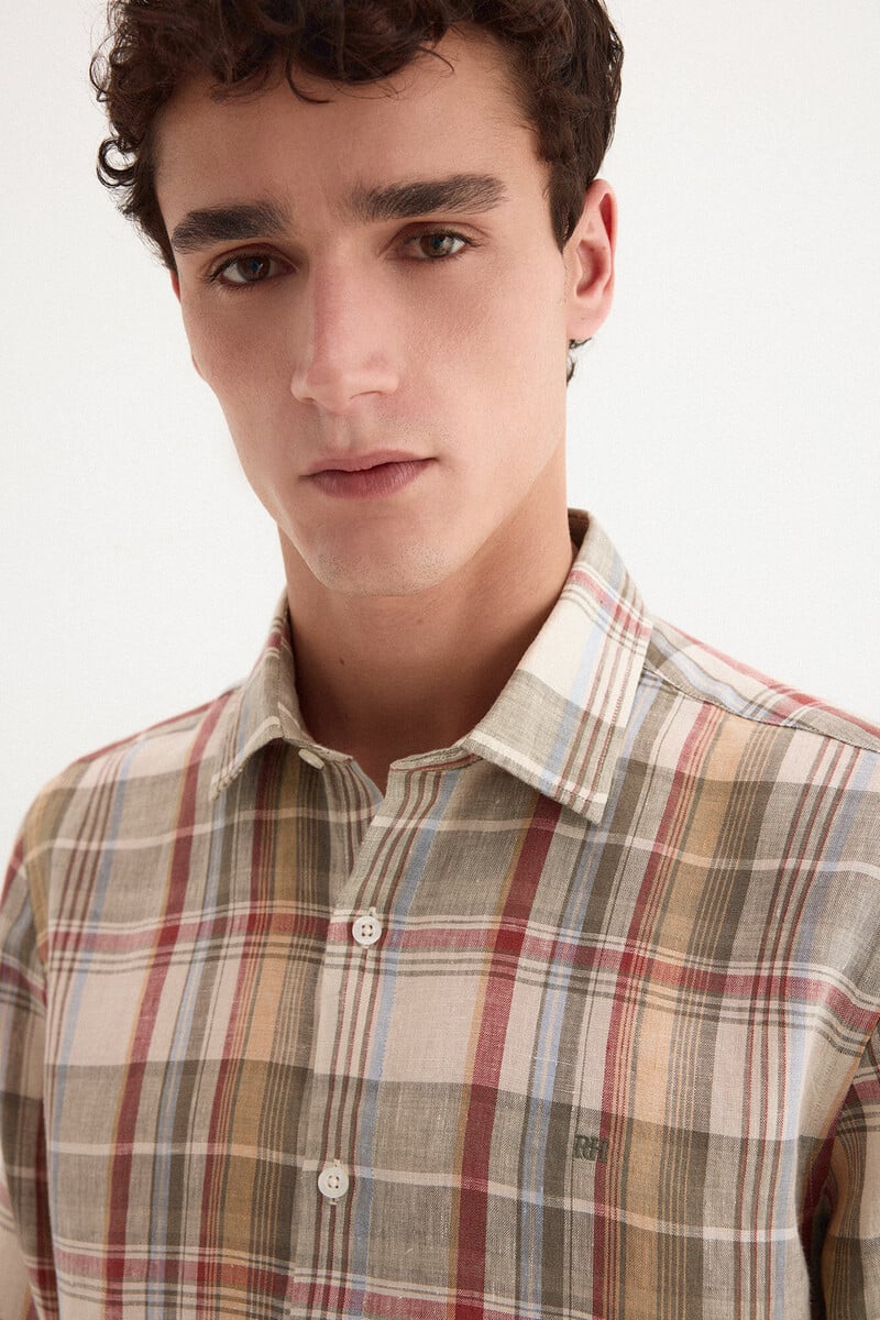 Këmishë lino, Pedro Del Hierro