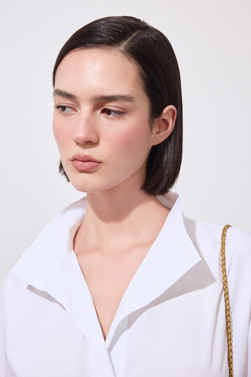 Këmishë për femra, Pedro Del Hierro