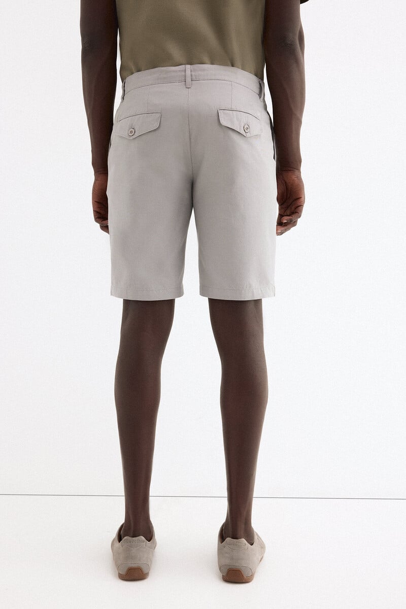Pantallona të shkurtra, Pedro Del Hierro