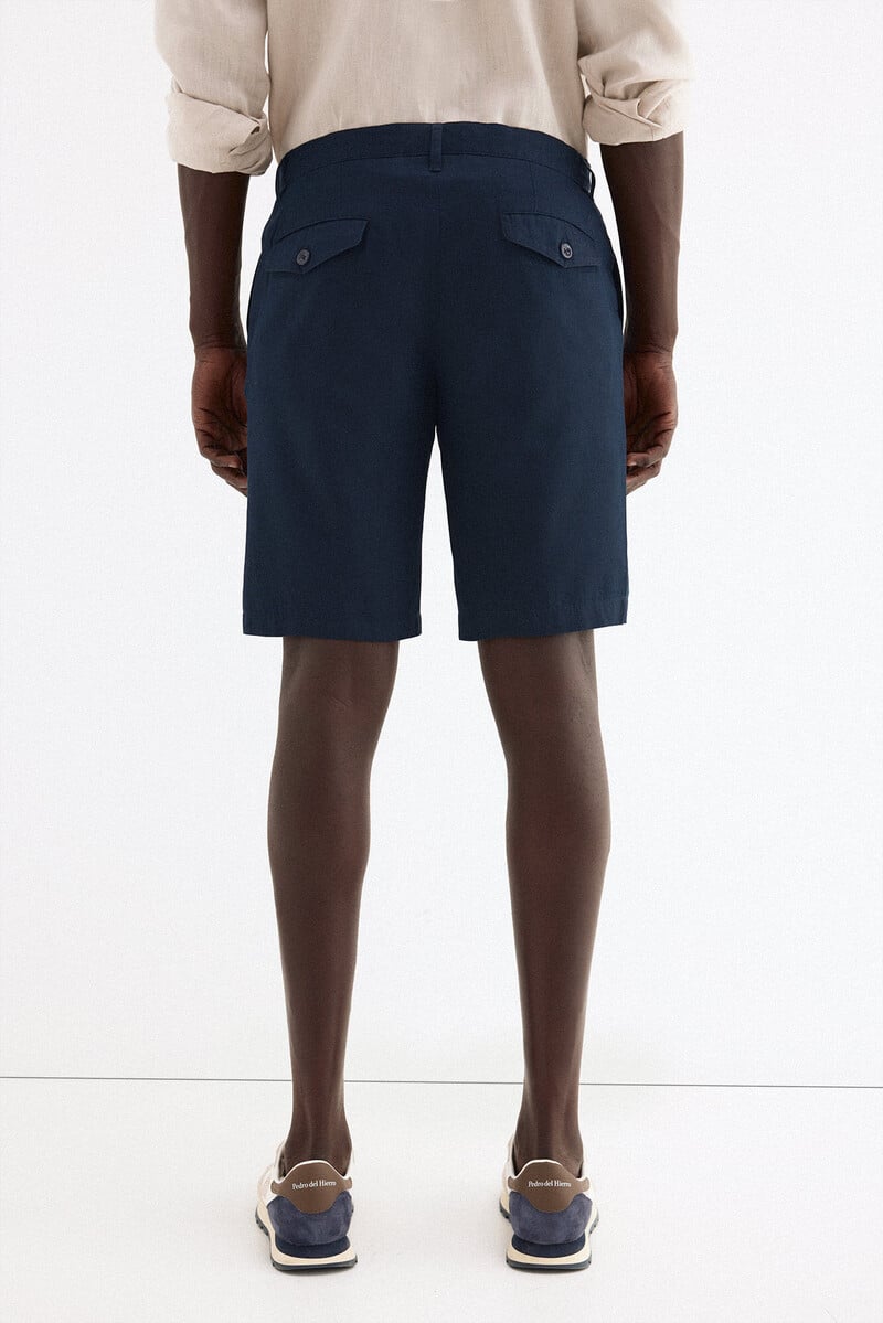 Pantallona të shkurtra, Pedro Del Hierro