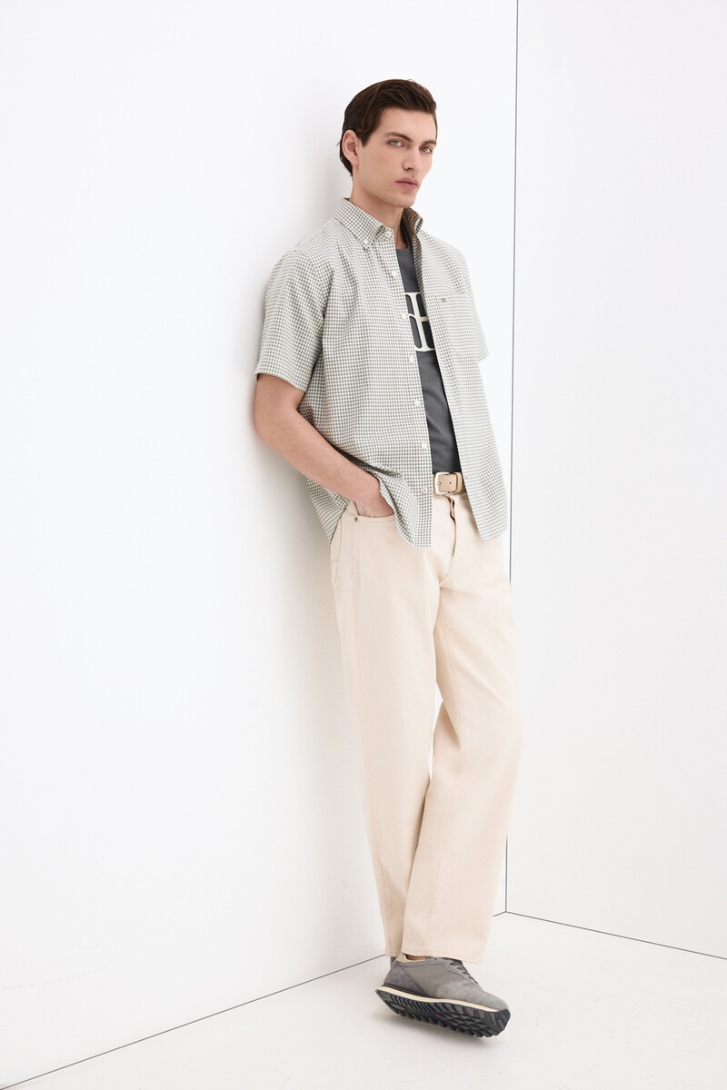 Këmishë me mëngë të shkurtra, Pedro del Hierro