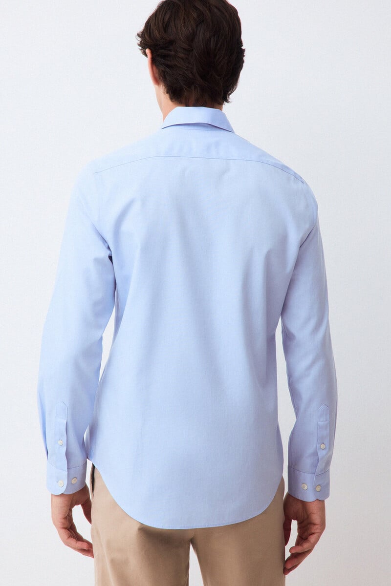 Këmishë për meshkuj, Pedro del Hierro