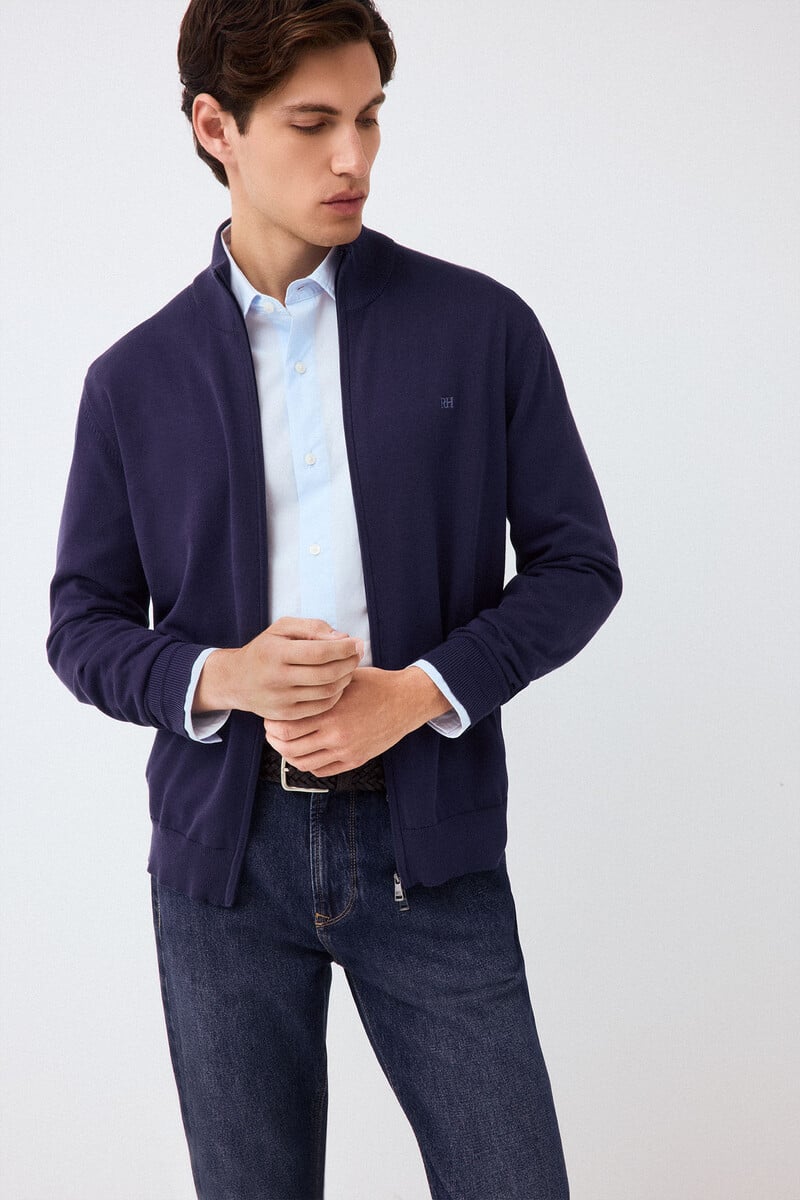 Triko me zinxhir, Pedro del Hierro - L