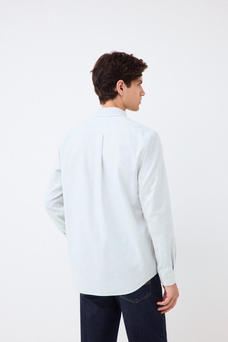 Këmishë me vija, Pedro del Hierro