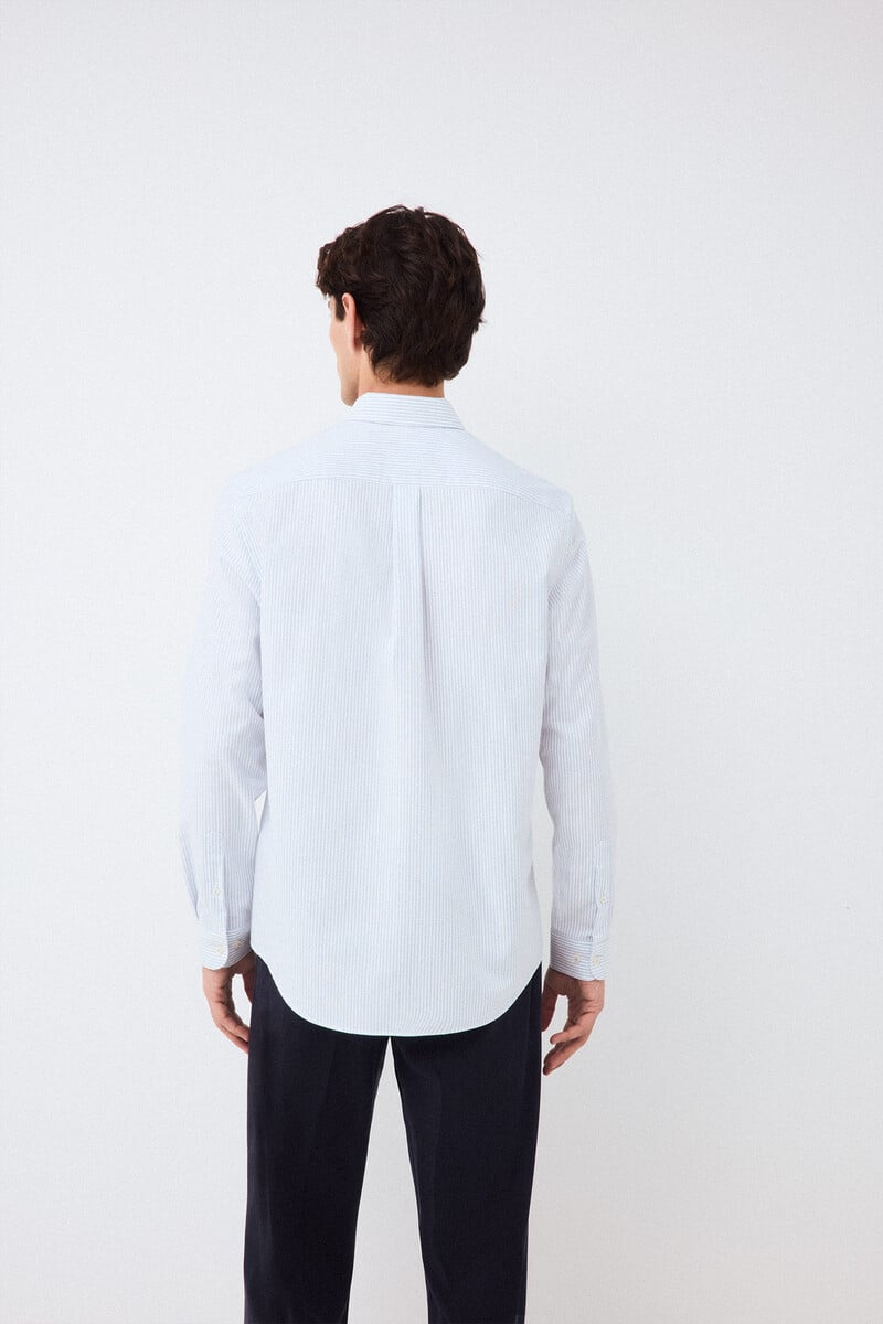 Këmishë me vija, Pedro del Hierro