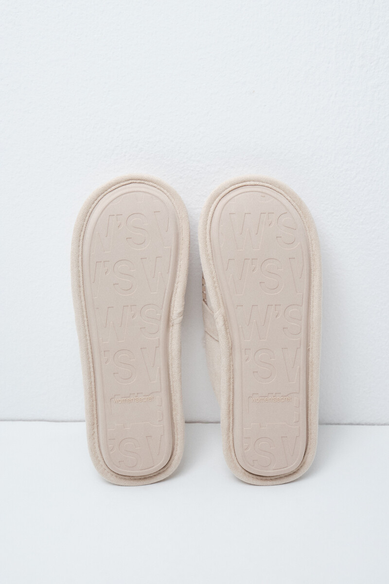 Pantofla, Women Secret