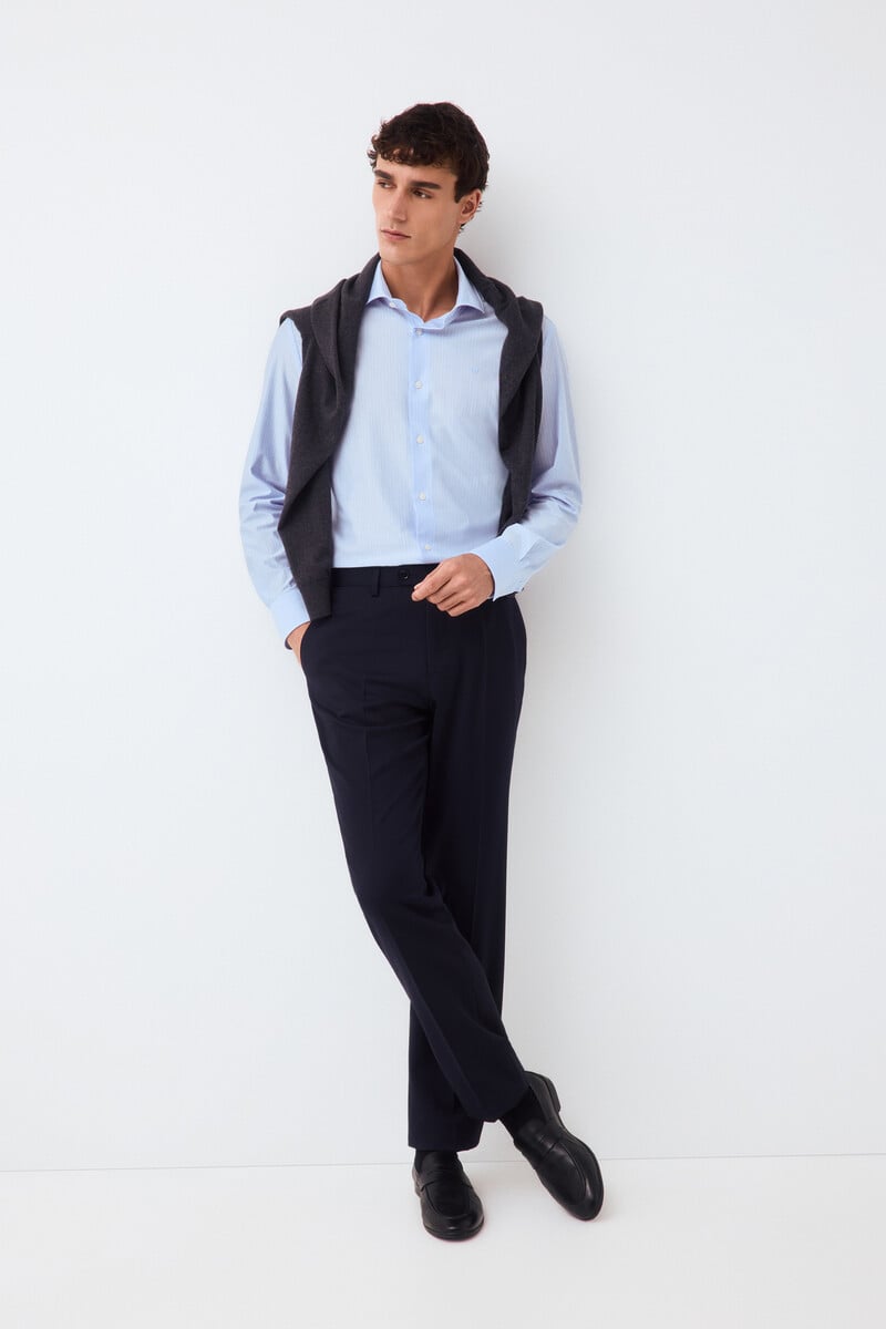 Këmishë për meshkuj, Pedro del Hierro