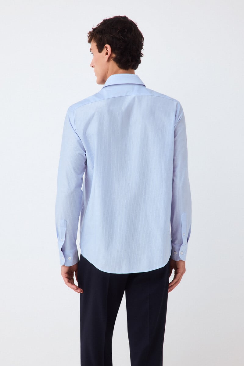 Këmishë për meshkuj, Pedro del Hierro