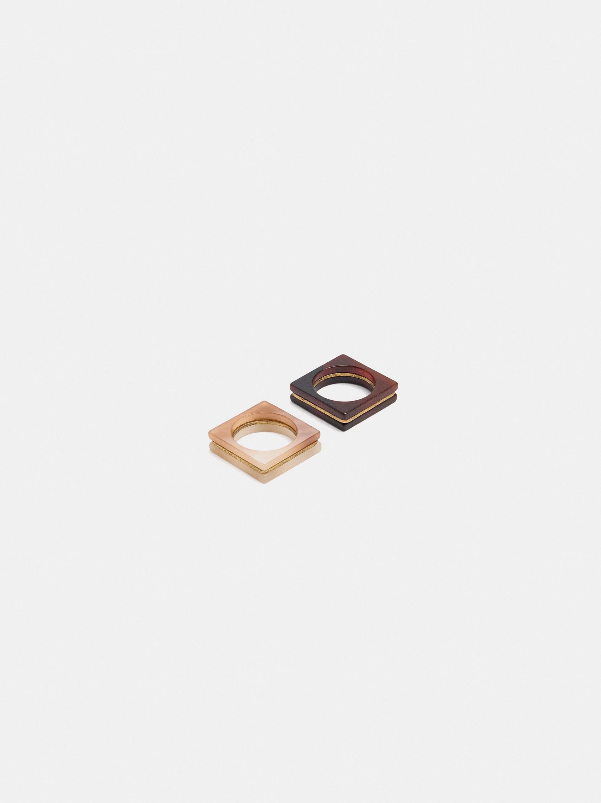 Unaza Set, Parfois