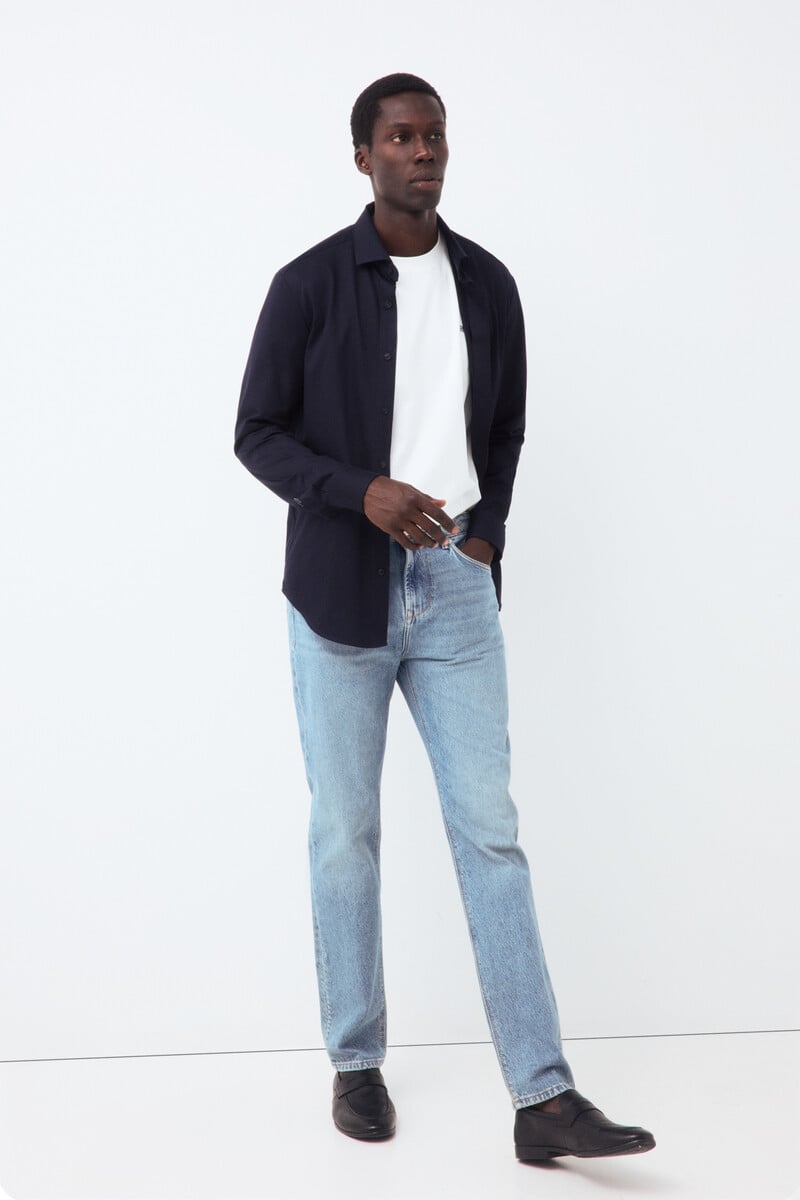 Këmishë për meshkuj, Pedro del Hierro