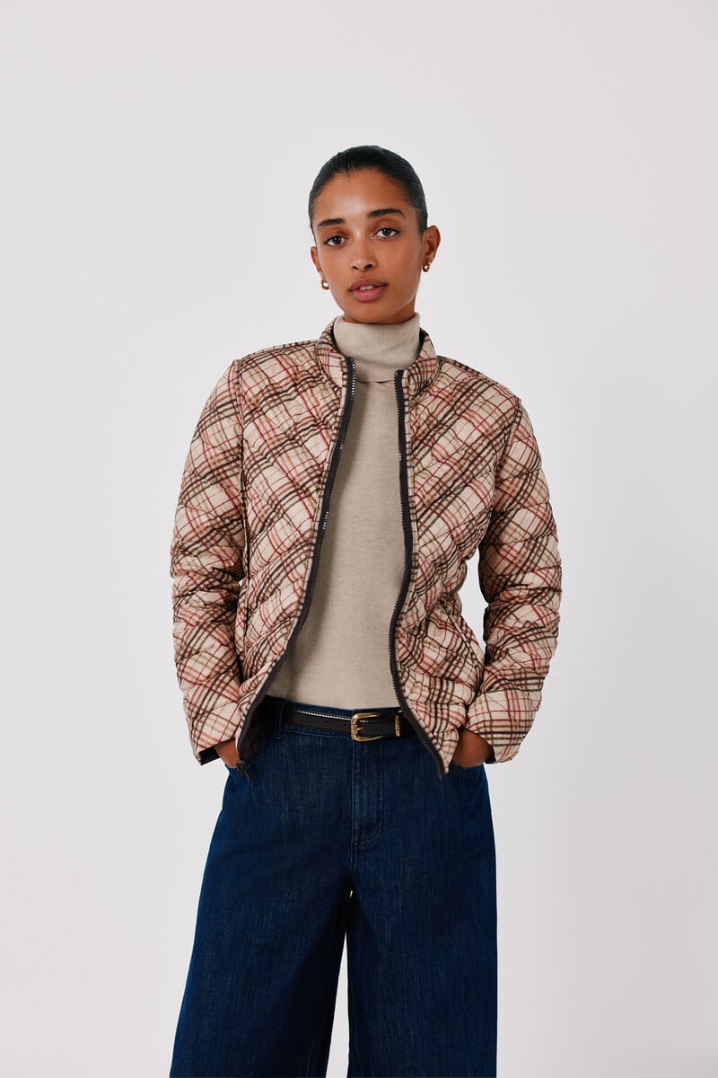 Xhup për femra, Cortefiel