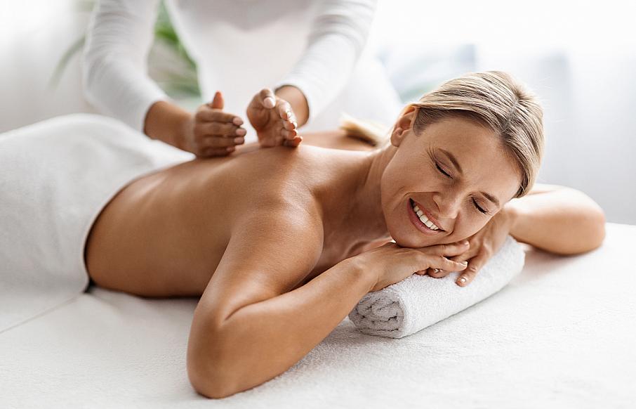 Escápate al lujo del bienestar para dos! Paga RD$799 en vez de RD$8,200 por  un día de spa para 2 y disfruta de un masaje relajante de 30 minutos,  tratamiento con piedras