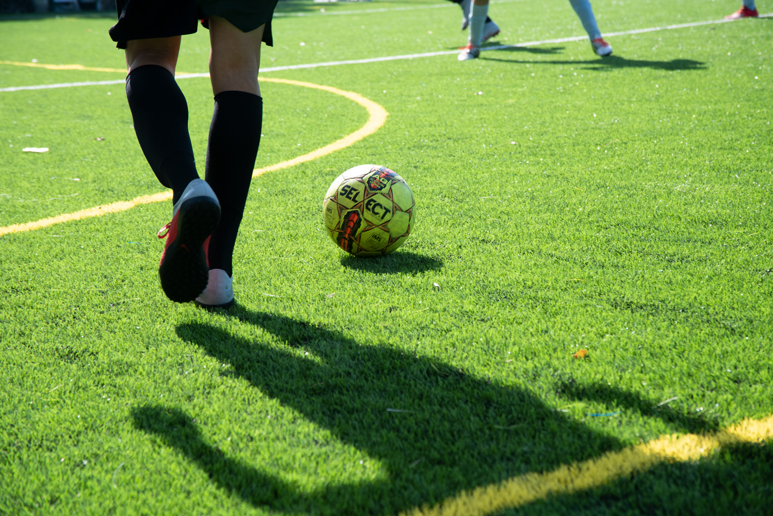 Futebol Dois Jogadores No Meio-campo a Bola Antes Do Jogo