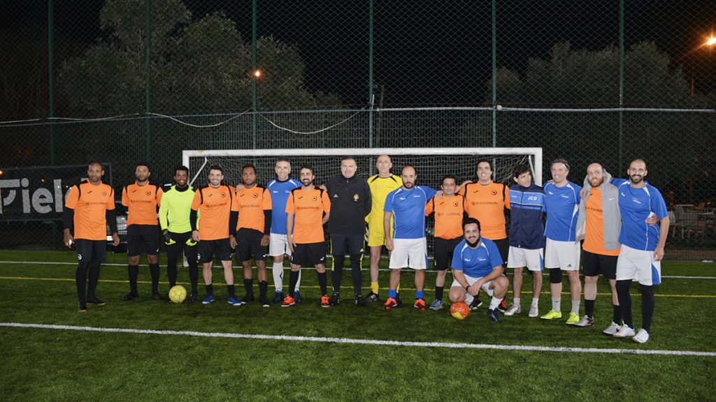 Duelo de futebol, JCDecaux, dreamMedia, Field