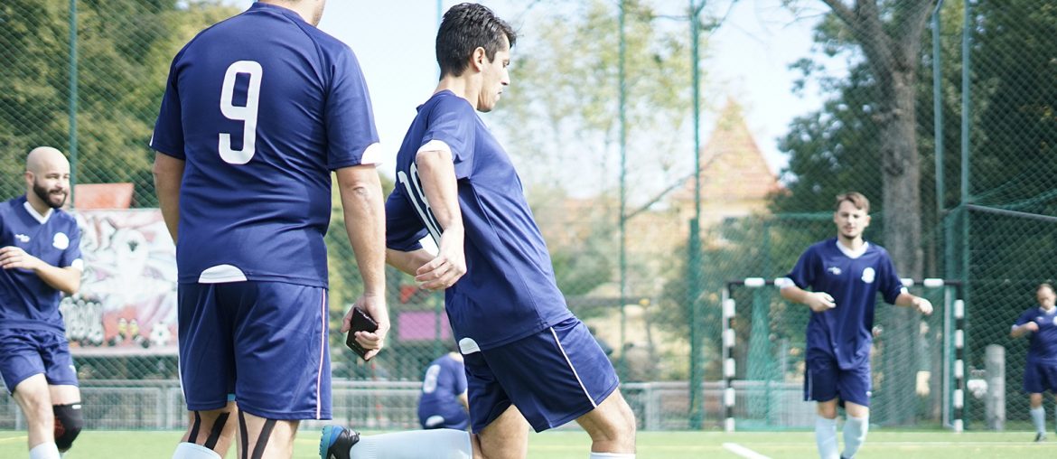 Vantagens de jogar futebol com amigos, Field