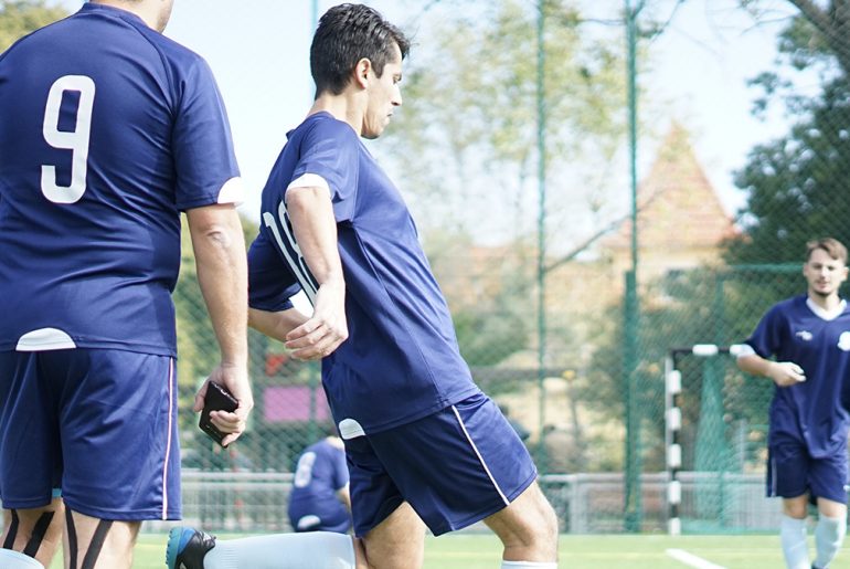 Vantagens de jogar futebol com amigos, Field