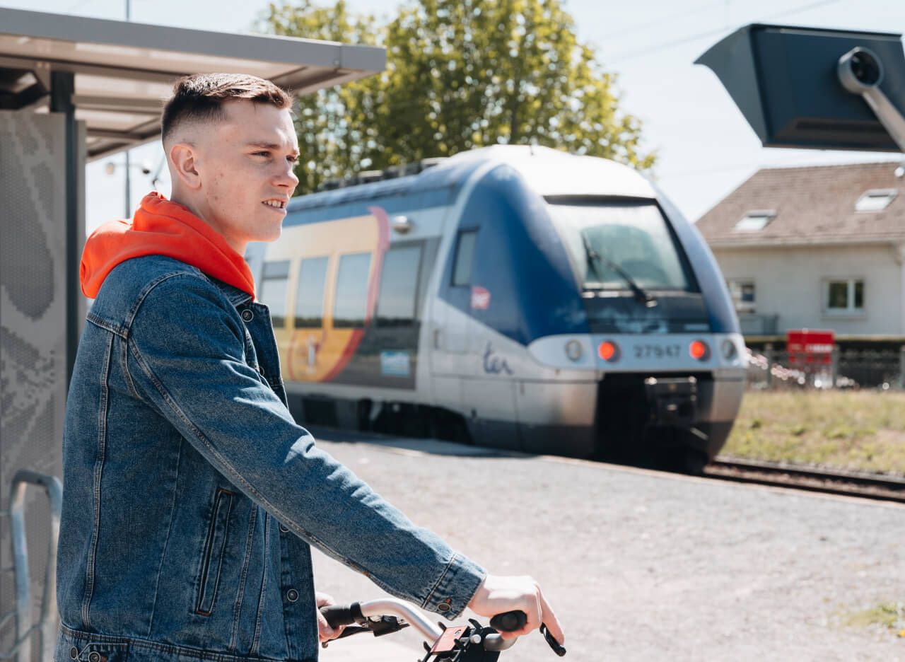 Garez votre vélo à la gare et sautez dans le train