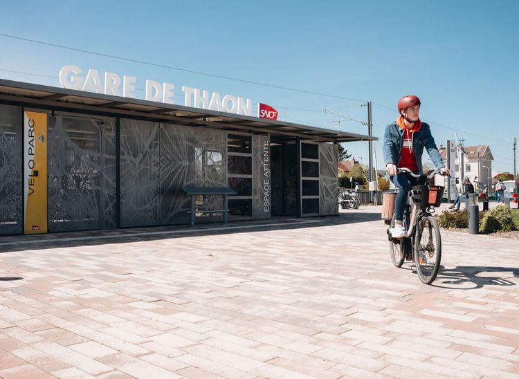 Garez votre vélo à la gare et sautez dans le train