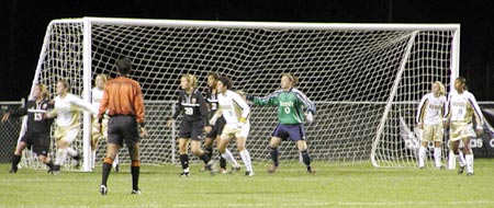 nd_wsoccer_092501_450.jpg