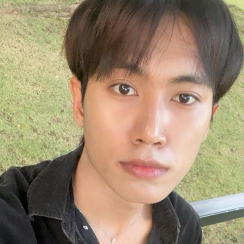 [🩸]• 𝗣𝗲𝗲𝗸𝘂𝗻𝗴-profile