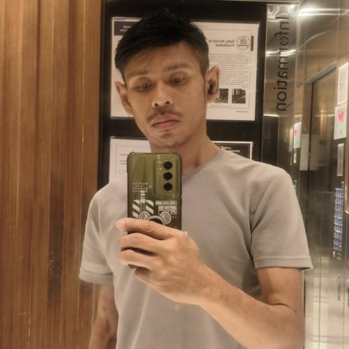 ⭕️• Weerapan Wee-profile