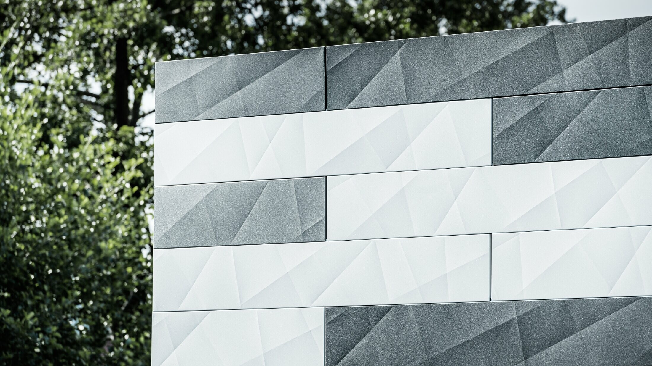 csm_PREFA-Spenglerei-Prechtl-Ottensheim-Fassade-SidingX-anthrazit-hellgrau-prefaweiss_d4db4cd481