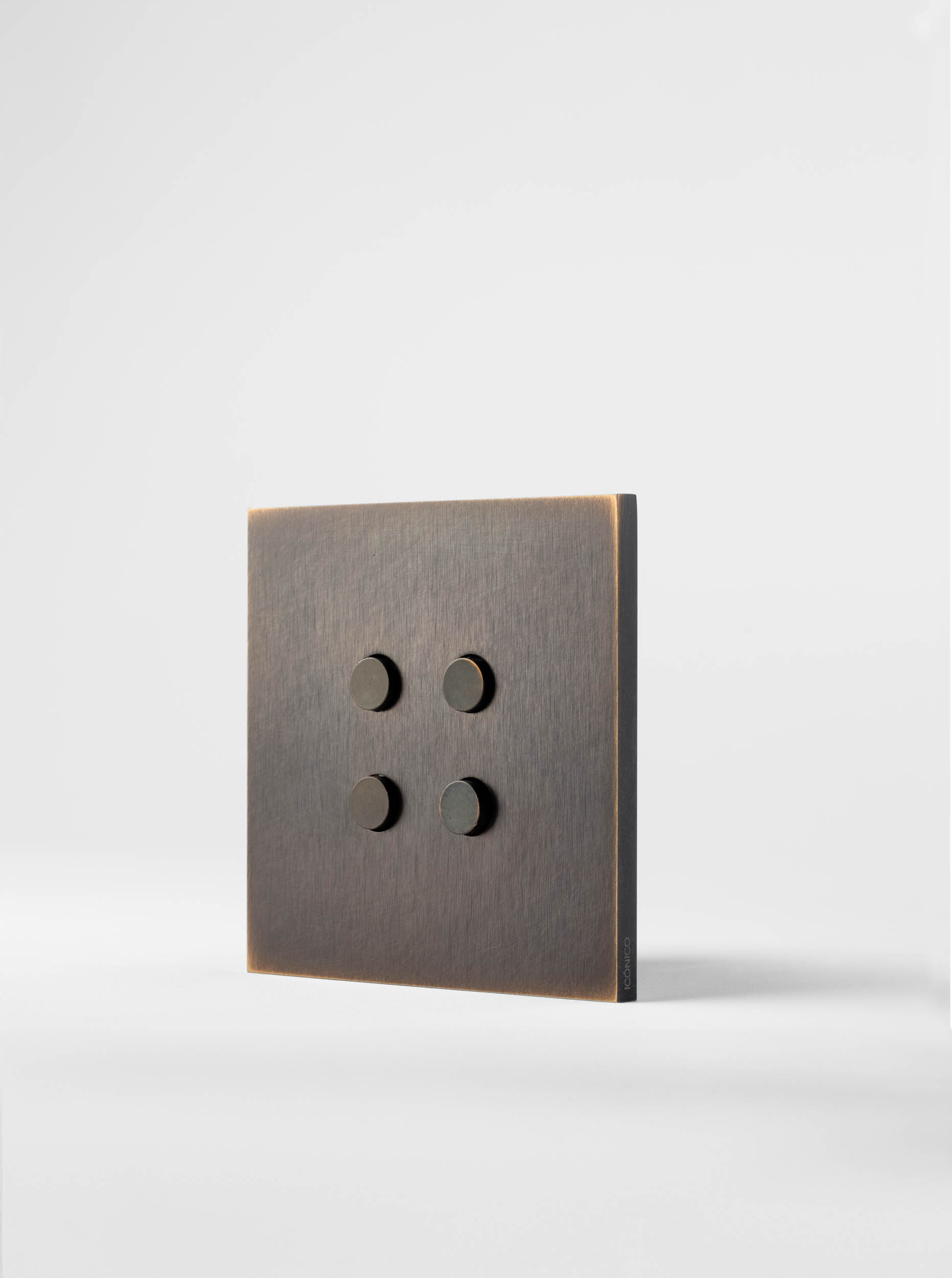 ICONICO_3_4_ORO VIEJO IND BIS