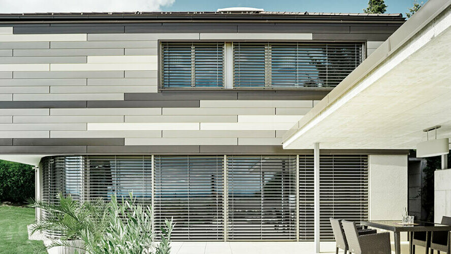 csm_PREFA-Siding-horizontal-mehrfarbig-Flachdach-Terrasse-Fassadengestaltung-braun-elfenbein-bronze_30f57054cb