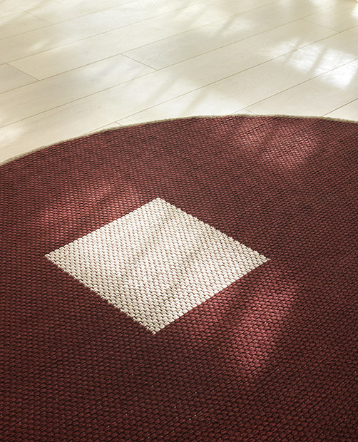 NowCarpets_Tangram_-halfmoon-red-detalle