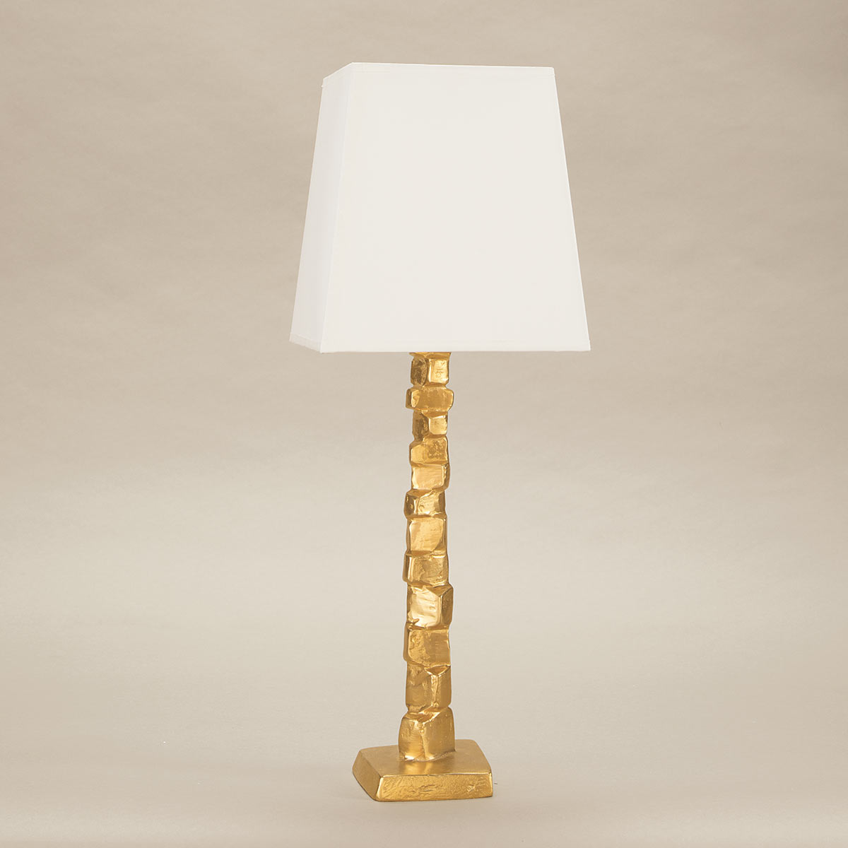 objet-insolite-fragile-petite-lampe-bronze-or-2021