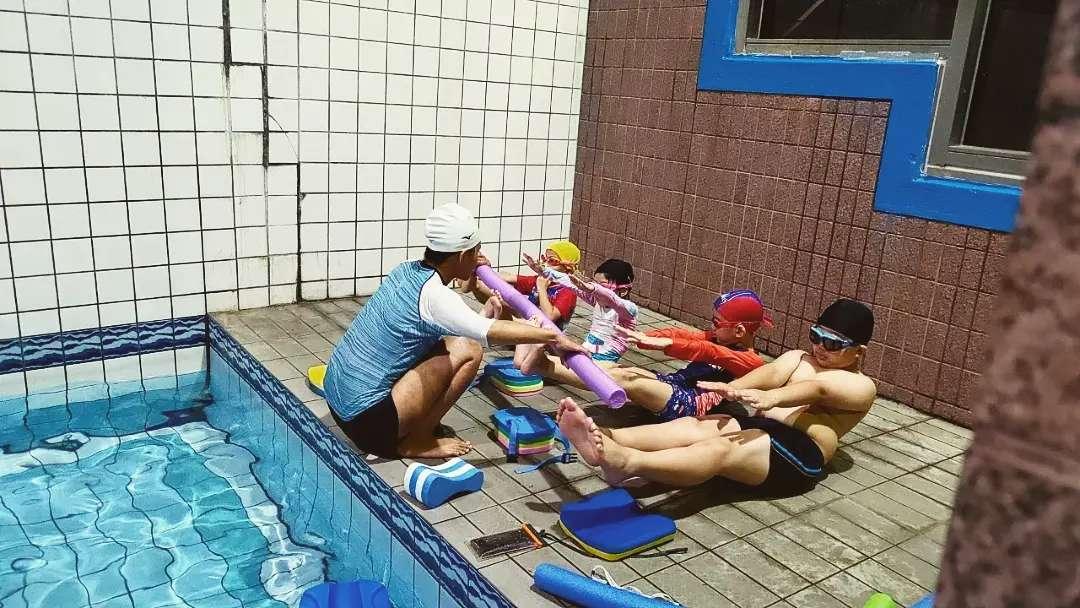 游泳團體課（一對五） - 小豬游泳教學