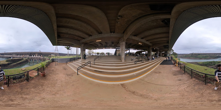 Vista da usina hidrelétrica de Itaipu