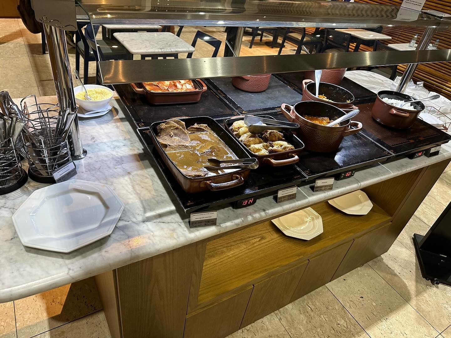 Sala VIP da LATAM no aeroporto de Guarulhos