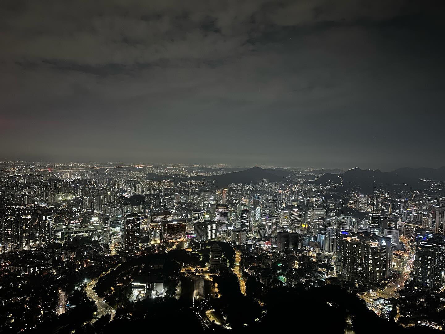 Vista de Seul a noite no topo da N Seoul Tower