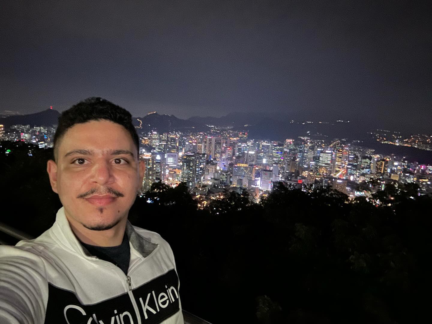 Vista de Seul no topo da montanha de Namsan onde fica a N Seoul Tower, a volta eu fiz de ônibus pelo menos