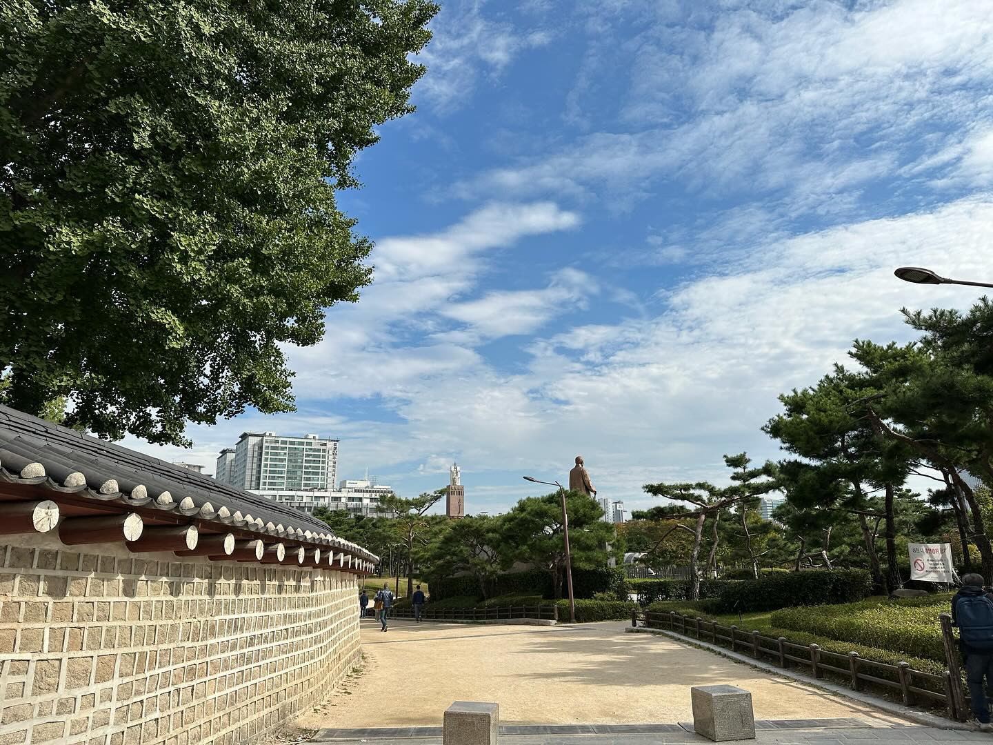 Path to Jongmyo Shrine