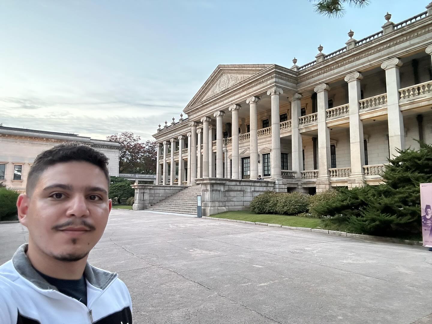 Deoksugung Palace, and yes I take a lot of selfies