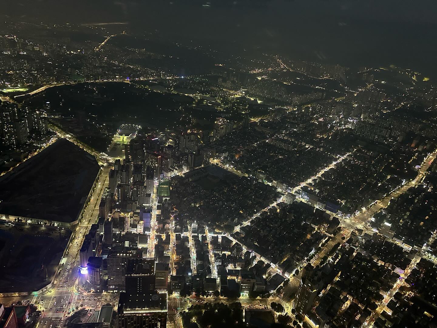 I stayed until dusk at Seoul Sky/Lotte World Tower and got photos at night as well