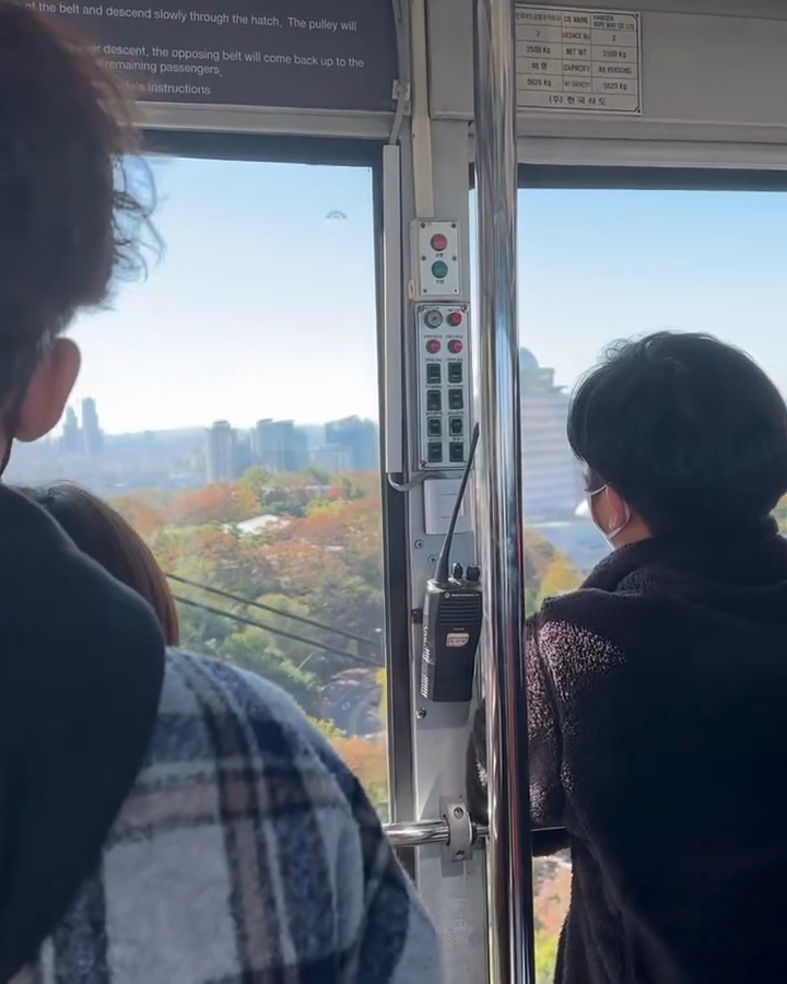 Teleférico de Namsan até a N Seoul Tower, e imaginar que alguns dias antes eu subi tudo a pé hahaha