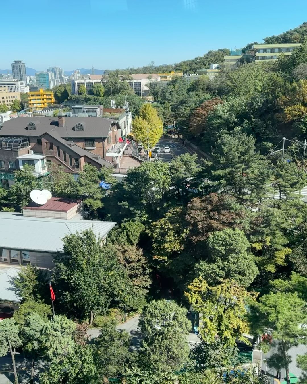 Teleférico de Namsan até a N Seoul Tower, e imaginar que alguns dias antes eu subi tudo a pé hahaha