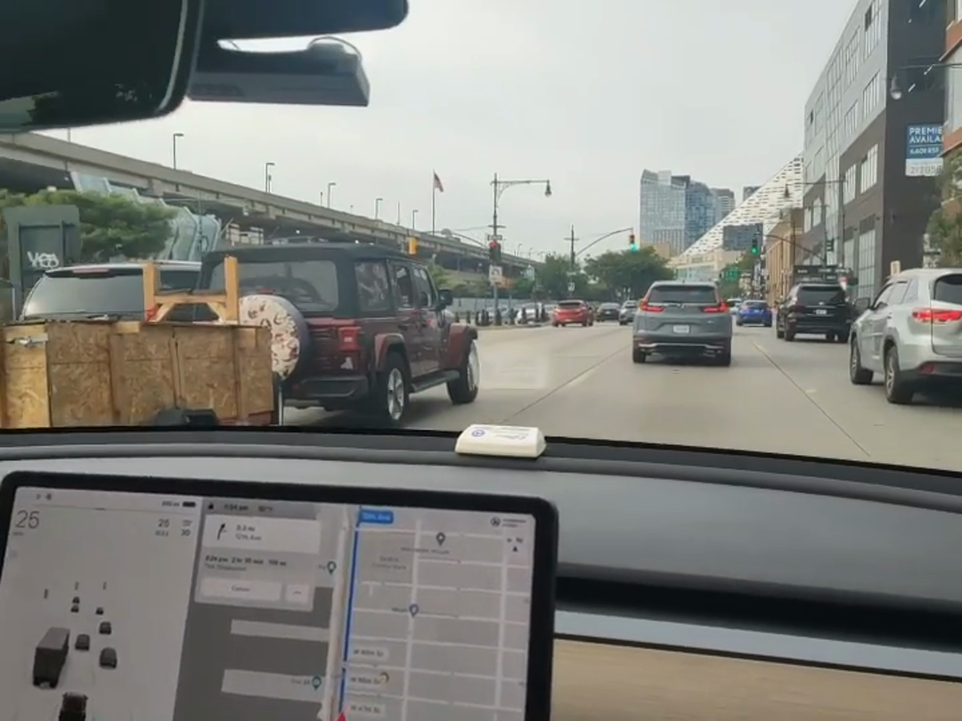 O dia em que aluguei um Tesla Model Y 2021 e dirigi quase toda a Long Island de Manhattan a East Hampton.