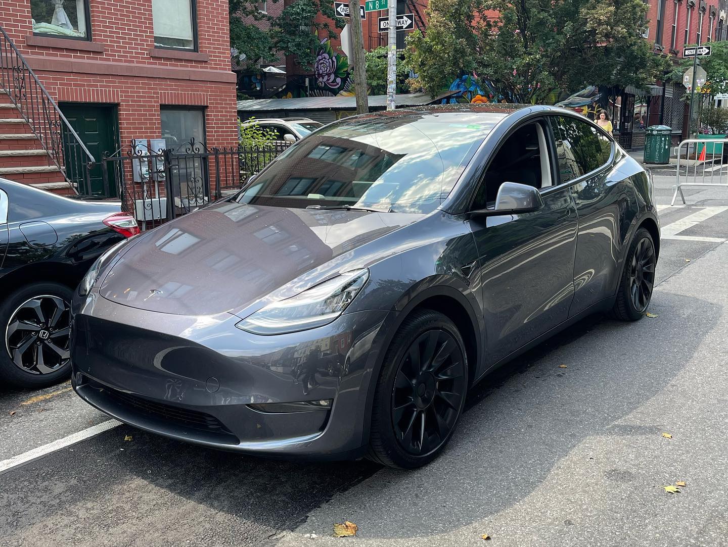 O dia em que aluguei um Tesla Model Y 2021 e dirigi quase toda a Long Island de Manhattan a East Hampton.