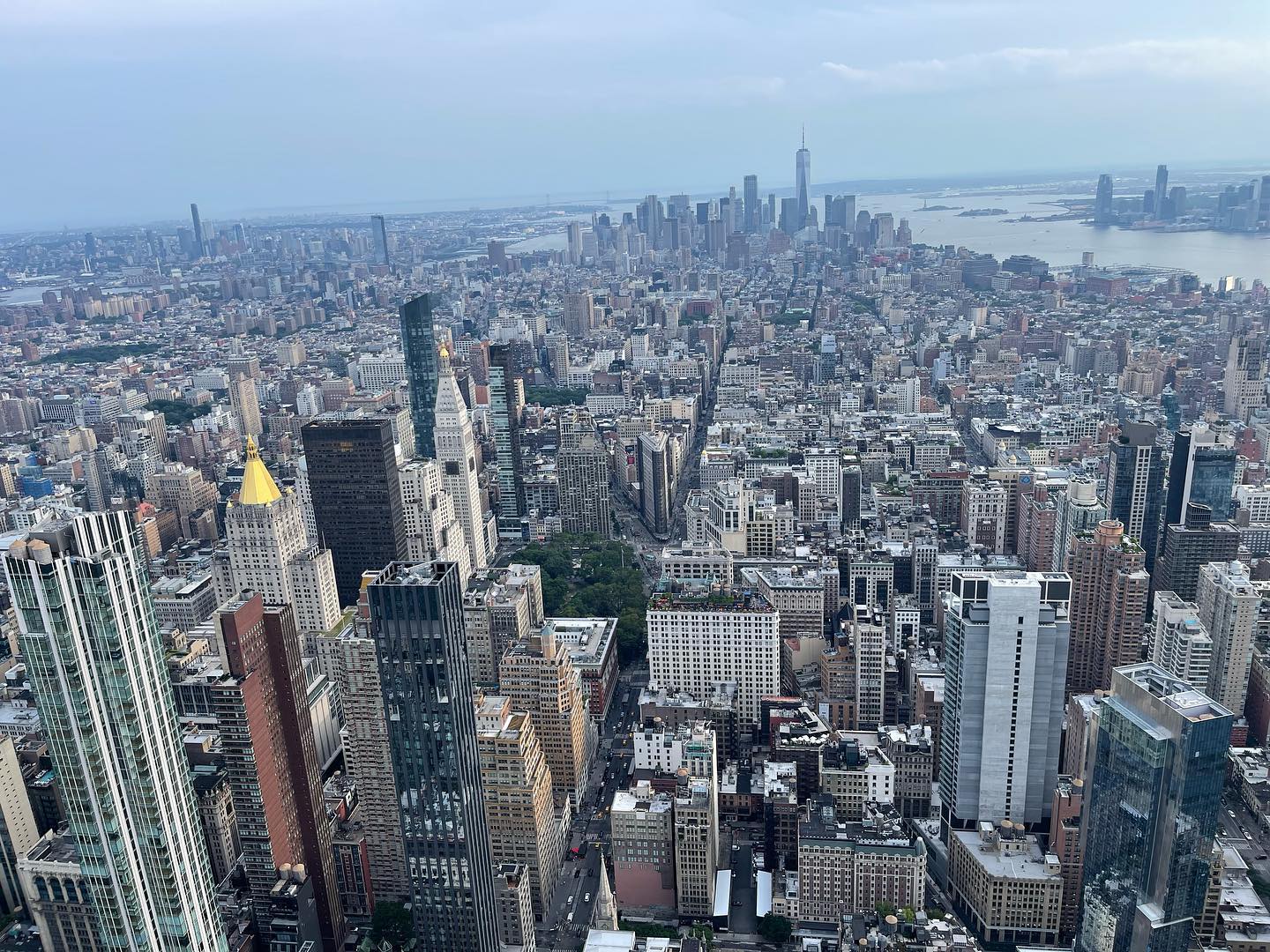 Visita ao Empire State Building, vistas de tirar o fôlego, impossível não tocar Empire State of Mind