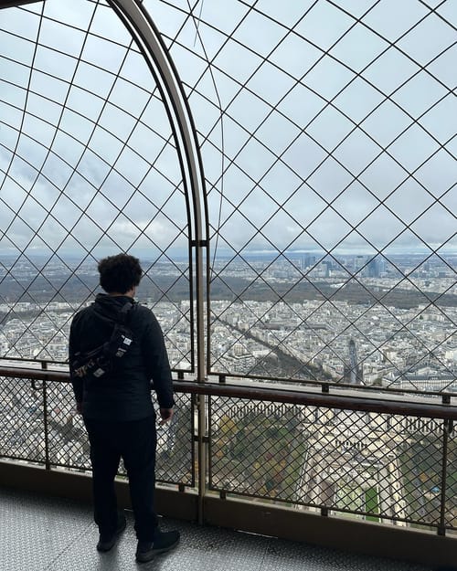 Classic Eiffel Tower photos, all photos taken with help of my @ulanzi_official MA09 tripod <3