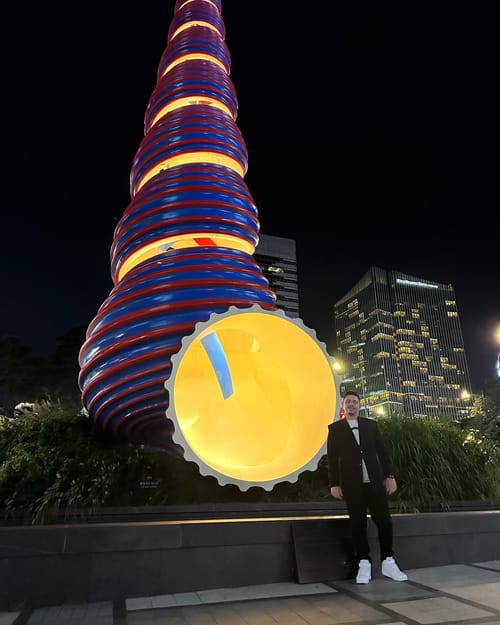 Monument at the beginning of Cheonggyecheon Plaza/Steam