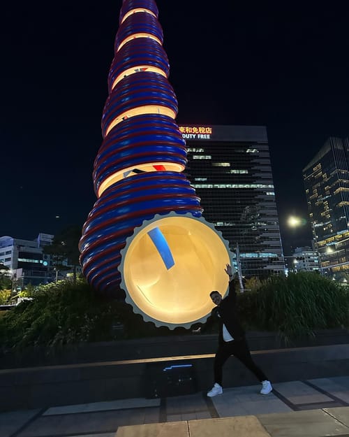 Monument at the beginning of Cheonggyecheon Plaza/Steam