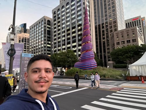 Cheonggyecheon Plaza, I turned purple because there were some neon under the bridge hahaha