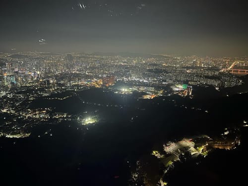 Vista de Seul a noite no topo da N Seoul Tower