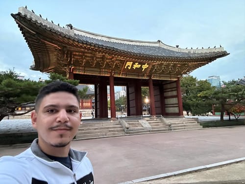 Deoksugung Palace, and yes I take a lot of selfies